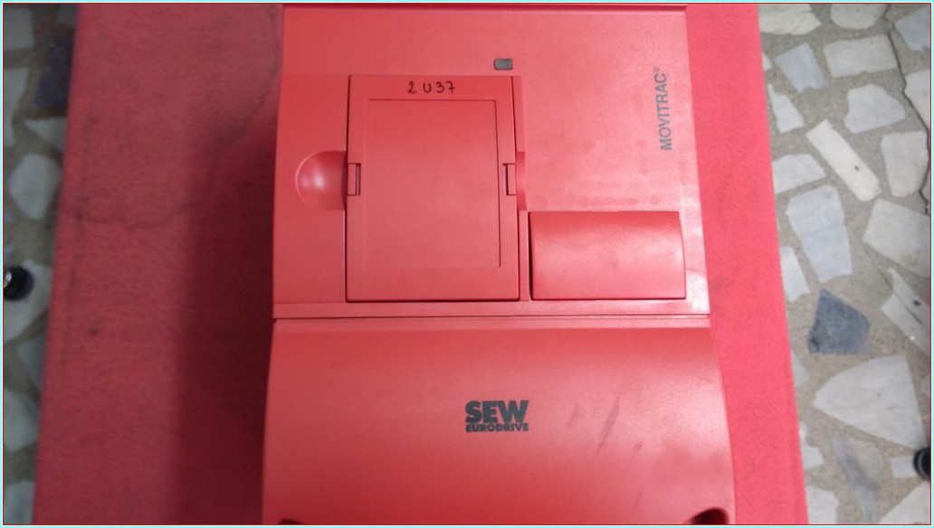 SEW EURODRIVE MOVITRAC 31C110-503-4-00 17KVA FREKANS ÇEVİRİCİ