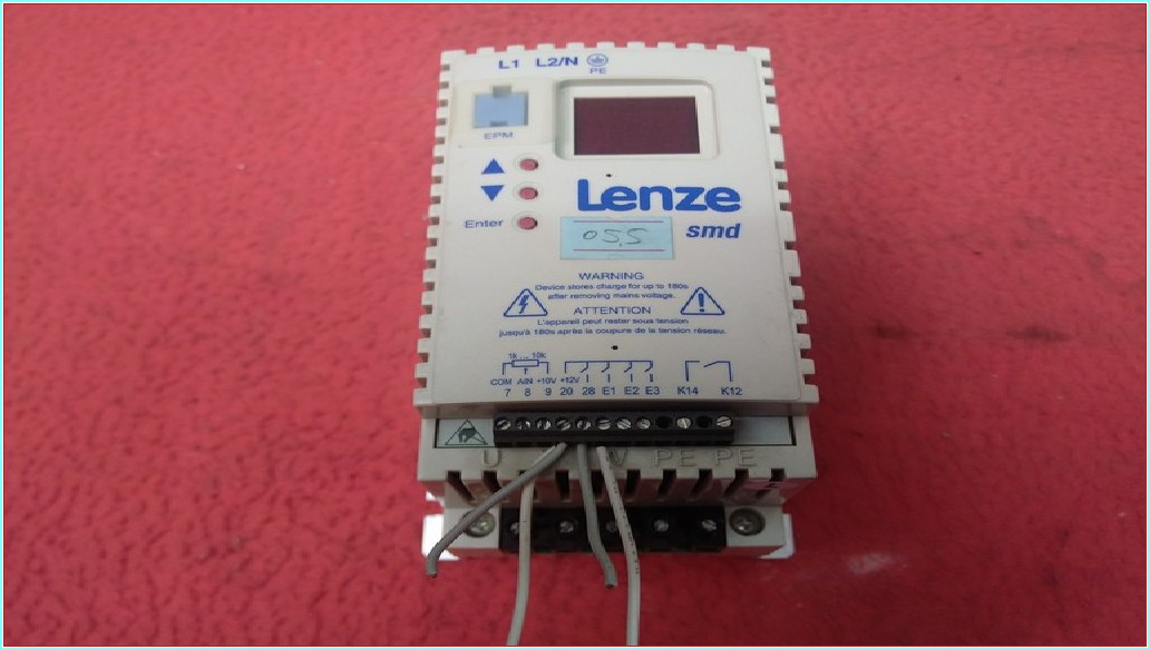 LENZE ESMD551X2SFA 0,55KW SÜRÜCÜ INVERTER 0.55 KW DRIVER