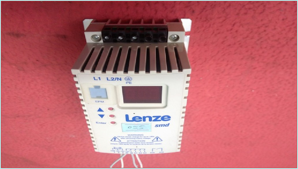 LENZE ESMD551X2SFA ESMD551X 0,55KW SÜRÜCÜ INVERTER DRIVER