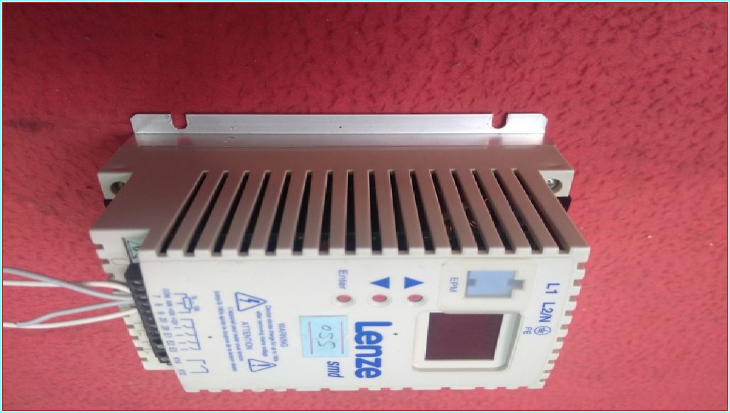 LENZE ESMD551X2SFA ESMD551X 0,55KW SÜRÜCÜ INVERTER DRIVER