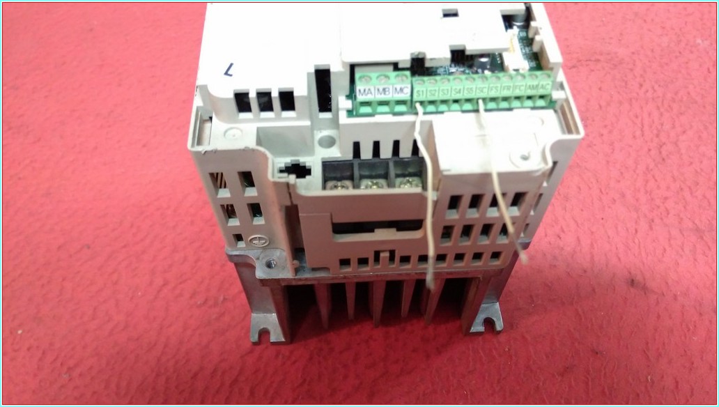 OMRON 3G3JV-AB007 1,9KVA 5A SÜRÜCÜ INVERTER