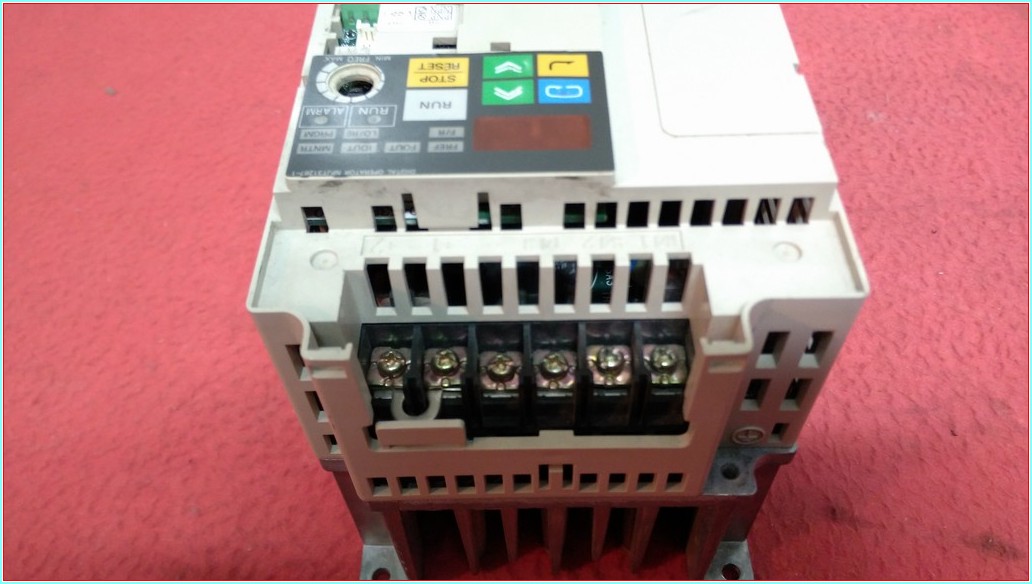 OMRON 3G3JV-AB007 1,9KVA 5A SÜRÜCÜ INVERTER