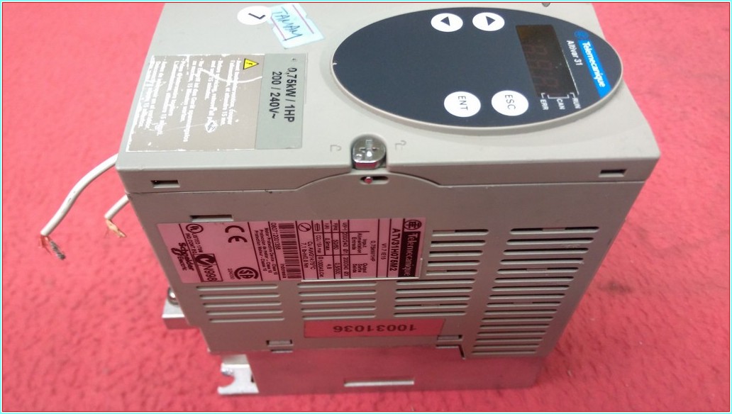 TELEMECANİQUE ATV31H075M2 0,75KW 4,8A SÜRÜCÜ