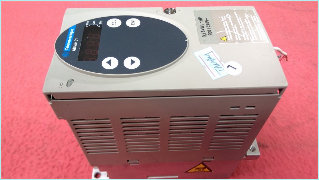 TELEMECANİQUE ATV31H075M2 0,75KW 4,8A SÜRÜCÜ