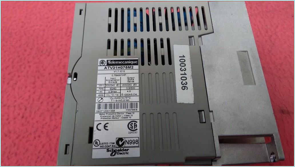 TELEMECANİQUE ATV31H075M2 0,75KW 4,8A SÜRÜCÜ