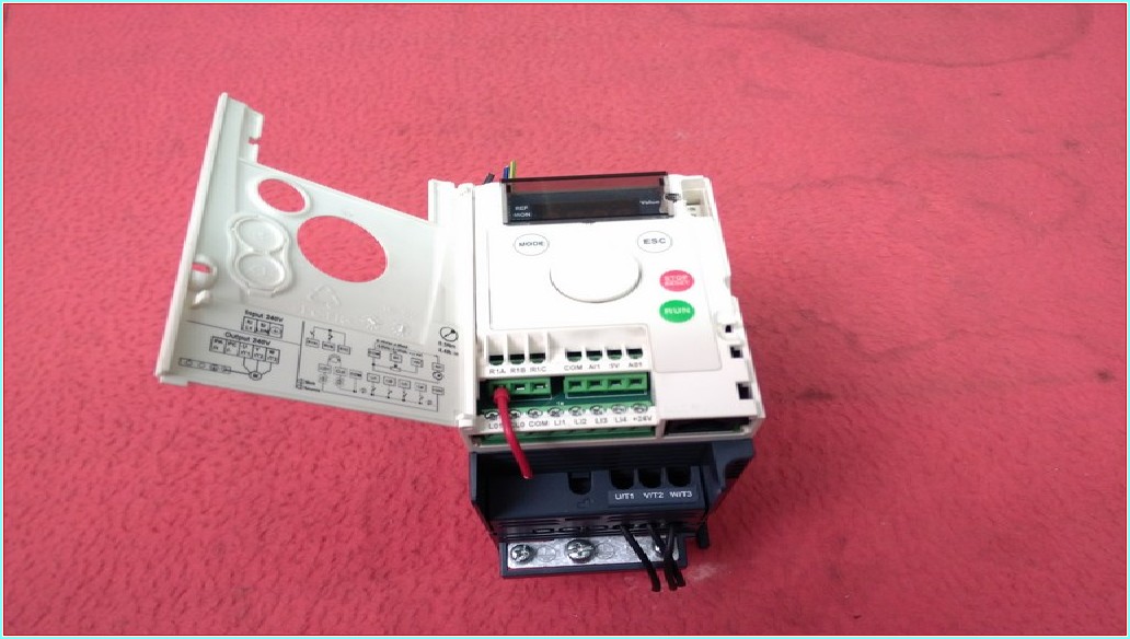 SCHNEİDER ATV12H075M2 0,75KW SÜRÜCÜ INVERTER