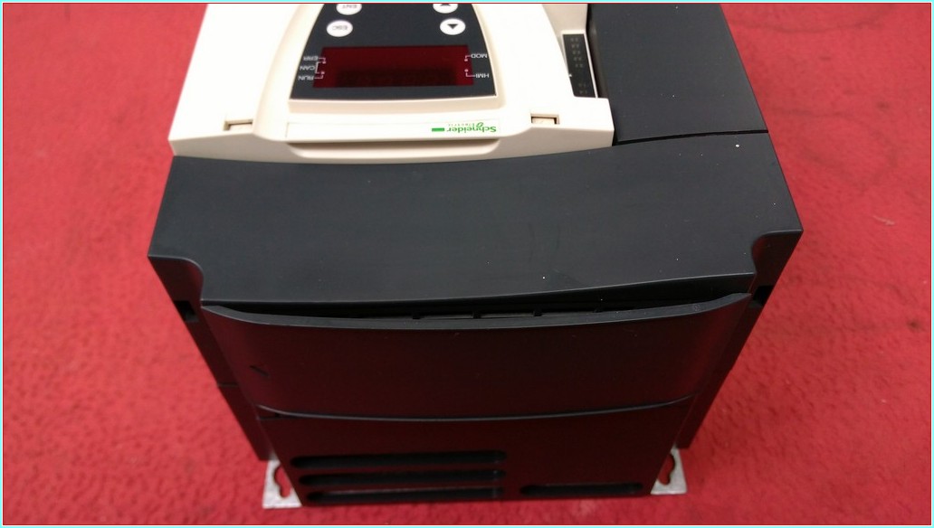SCHNEİDER ATV71HU55N4 5,5KW 7,5HP SÜRÜCÜ ATV71HU55N4