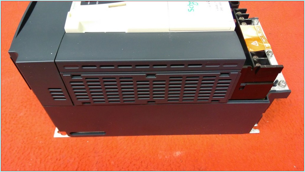 SCHNEİDER ATV71HU55N4 5,5KW 7,5HP SÜRÜCÜ ATV71HU55N4