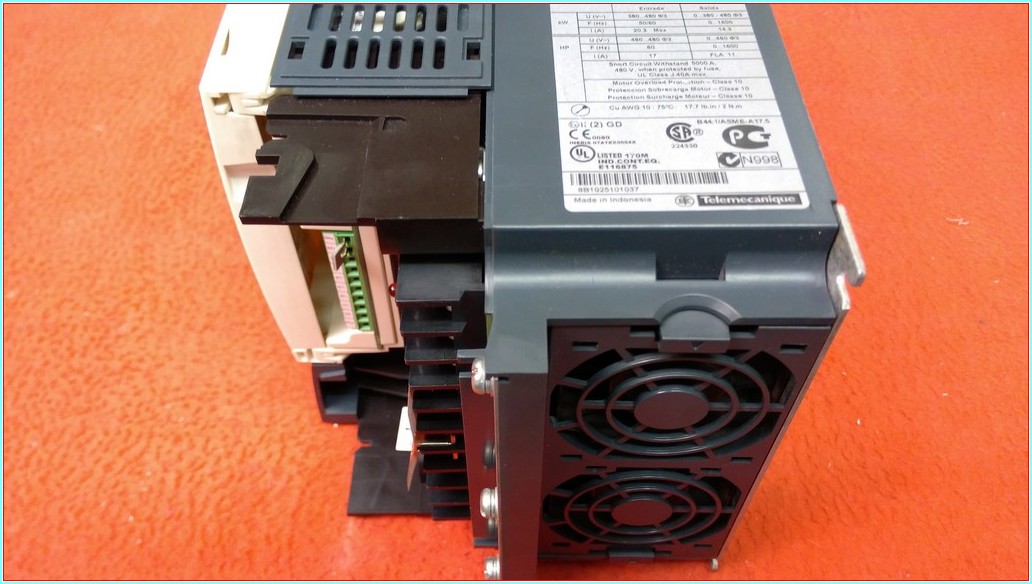 SCHNEİDER ATV71HU55N4 5,5KW 7,5HP SÜRÜCÜ ATV71HU55N4