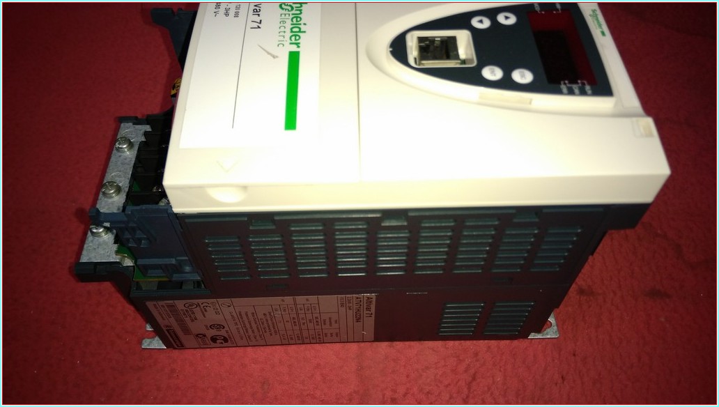SCHNEİDER ATV71HU22N4 2,2KW 3HP SÜRÜCÜ
