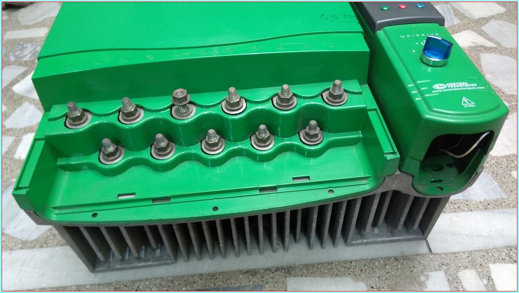 CONTROL TECHNIQUES UNI4402VTC 55 KW 124 A SÜRÜCÜ