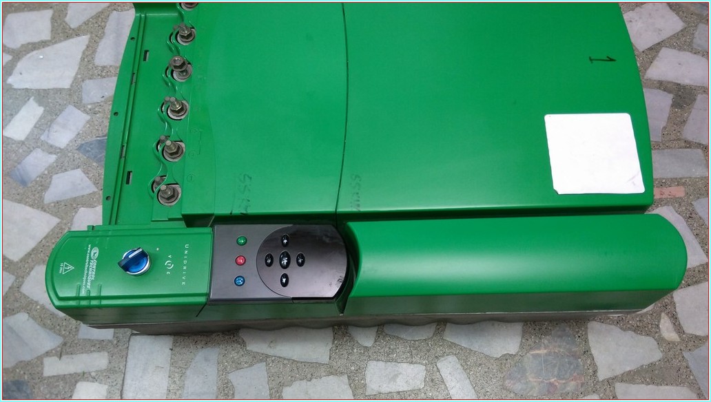 CONTROL TECHNIQUES UNI4402VTC 55 KW 124 A SÜRÜCÜ