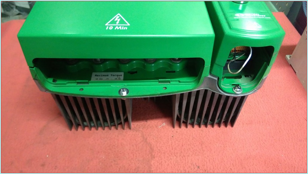 CONTROL TECHNIQUES UNI3402VTC 18,5 KW SÜRÜCÜ