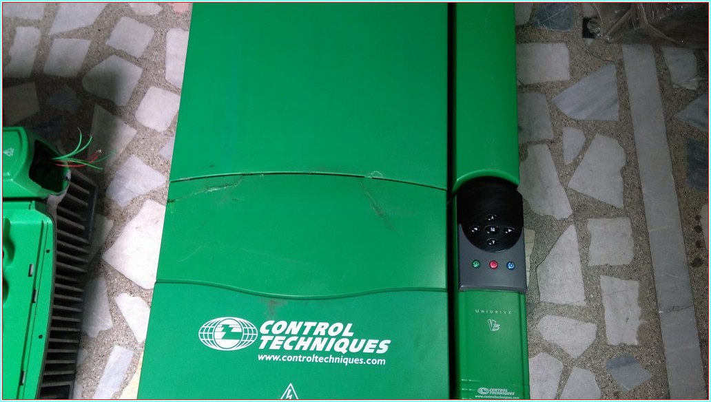 CONTROL TECHNIQUES UNI4404VTC UNI4404 90 KW AĞIR ŞART SÜRÜCÜ
