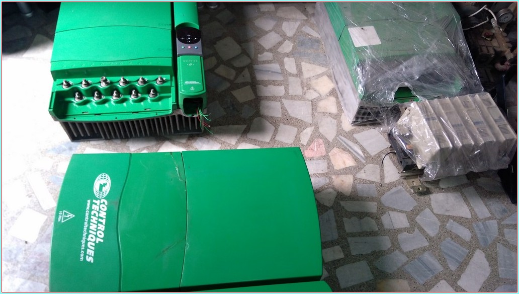 CONTROL TECHNIQUES UNI4404VTC UNI4404 90 KW AĞIR ŞART SÜRÜCÜ