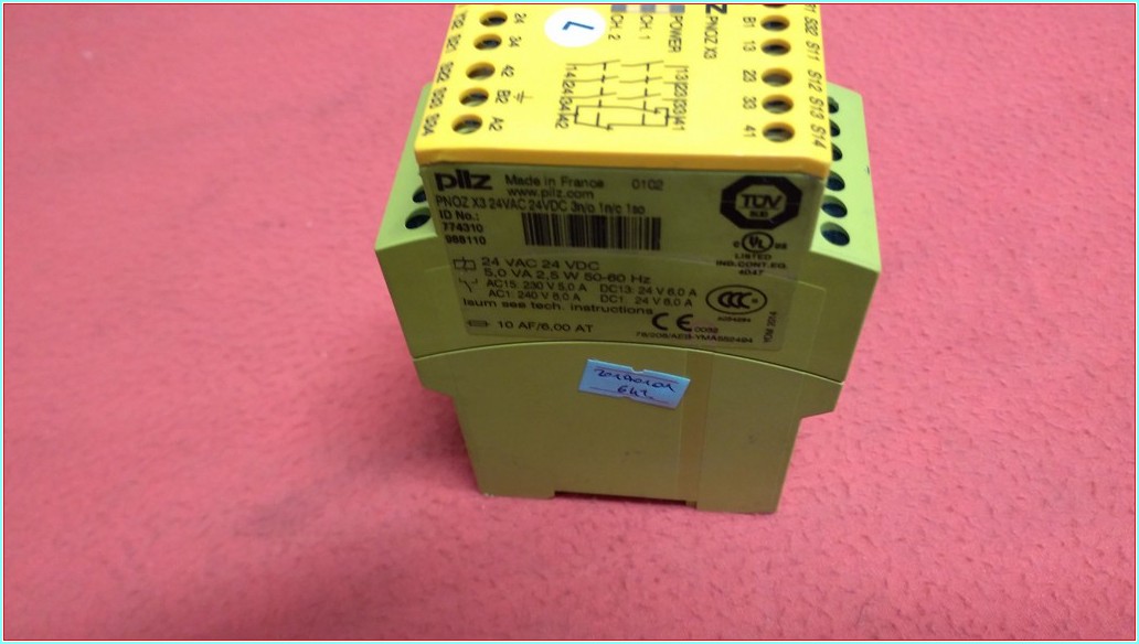 PİLZ PNOZ X3 24VAC 24VDC 3N/O 1N/O 1SO EMNİYET RÖLESİ