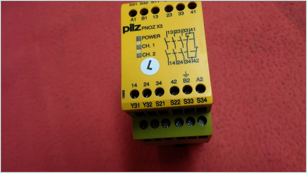 PİLZ PNOZ X3 24VAC 24VDC 3N/O 1N/O 1SO EMNİYET RÖLESİ