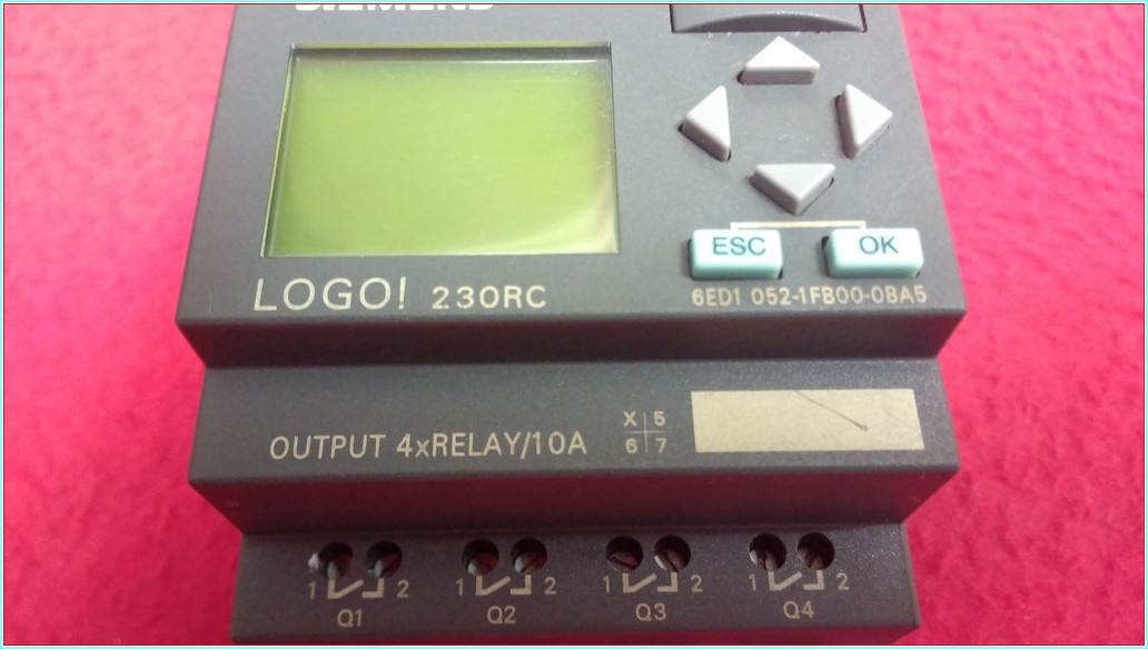 SIEMENS 6ED1 052-1FB00-0BA5 LOGO 230RC PLC
