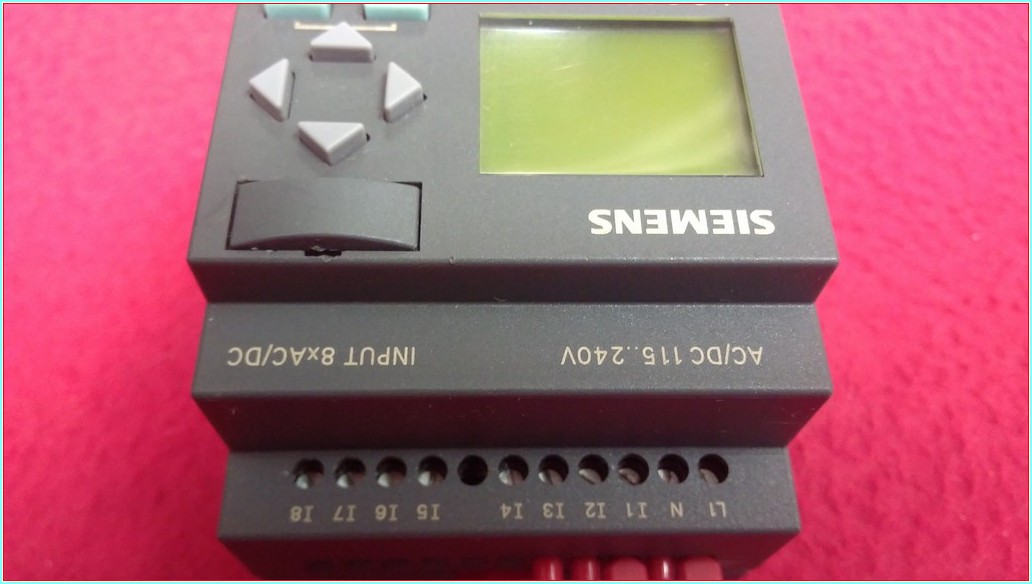 SIEMENS 6ED1 052-1FB00-0BA5 LOGO 230RC PLC