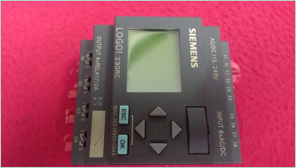 SIEMENS 6ED1 052-1FB00-0BA5 LOGO 230RC PLC
