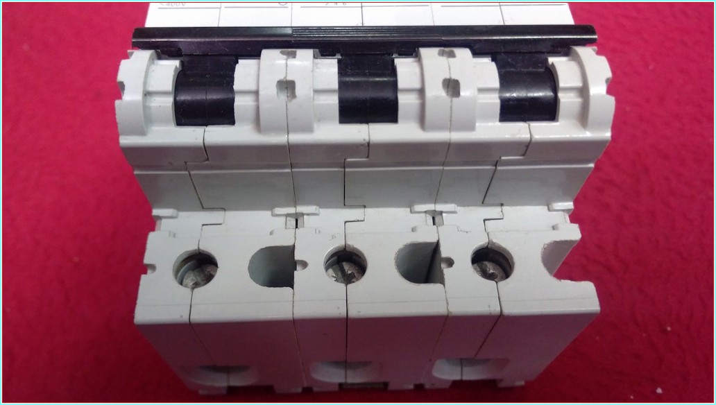 SIEMENS 5SP4380-7 5SP4380 7 5SP43807 MCB C80 80 A C OTOMAT