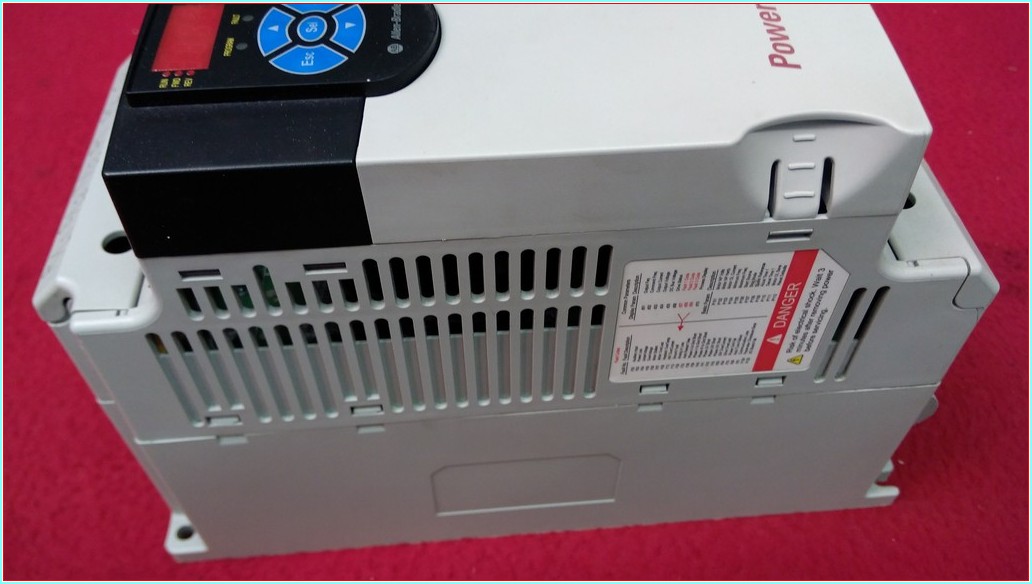 ALLEN BRADLEY 22F-D018N104 7,5 KW SÜRÜCÜ