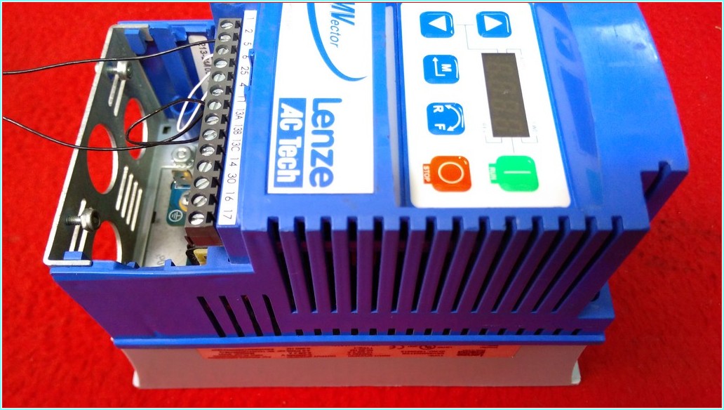 LENZE ESV402N04TXB ESV402N04TXB522 4KW SÜRÜCÜ