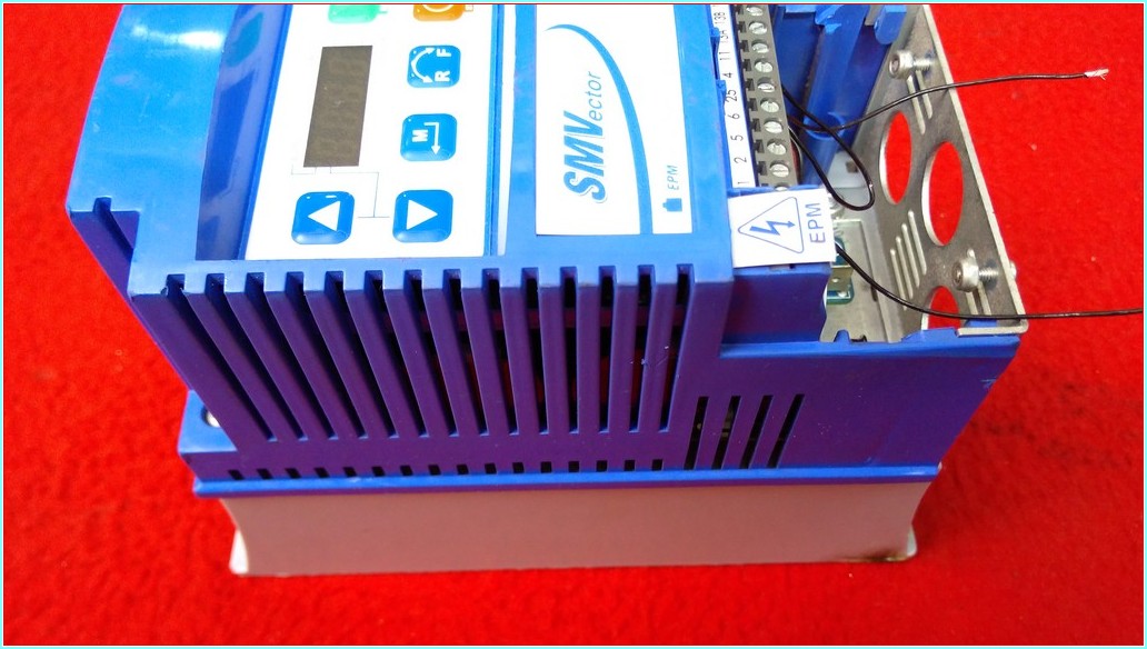 LENZE ESV402N04TXB ESV402N04TXB522 4KW SÜRÜCÜ