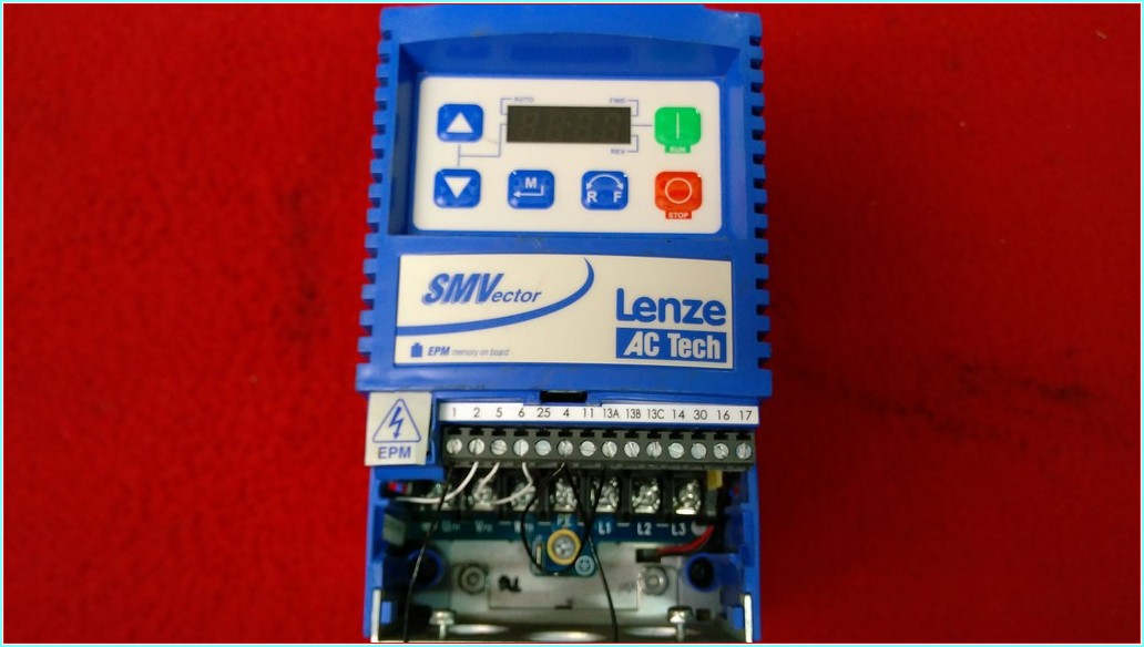 LENZE ESV402N04TXB ESV402N04TXB522 4KW SÜRÜCÜ