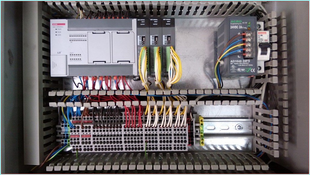 LS XP50-TTE/DC OPERATÖR PANEL XBC-DR30SU PLC XBF-AH04A
