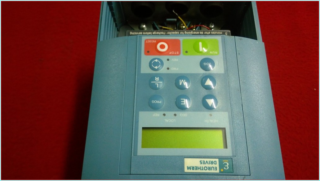 EUROTHERM DRIVES 605 007 230 1 F 0010 GR 000 0,75 KW SÜRÜCÜ