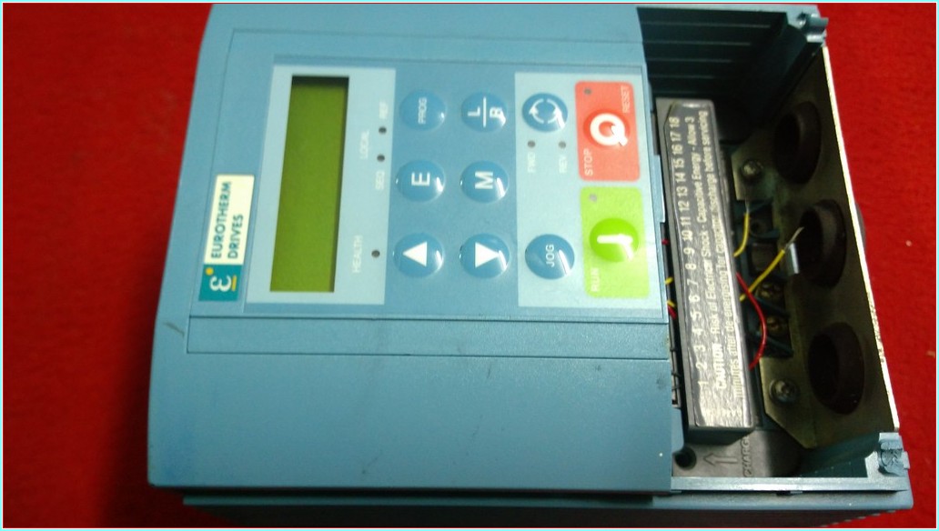EUROTHERM DRIVES 605 007 230 1 F 0010 GR 000 0,75 KW SÜRÜCÜ