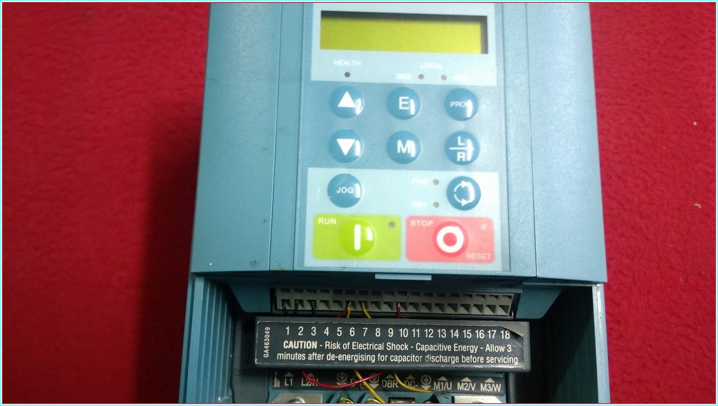 EUROTHERM DRIVES 605 007 230 1 F 0010 GR 000 0,75 KW SÜRÜCÜ