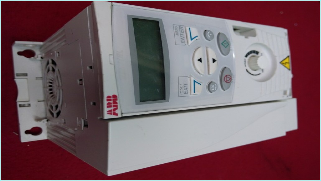 ABB ACS150-01E-07A5-2 ACS150 1,5 KW SÜRÜCÜ
