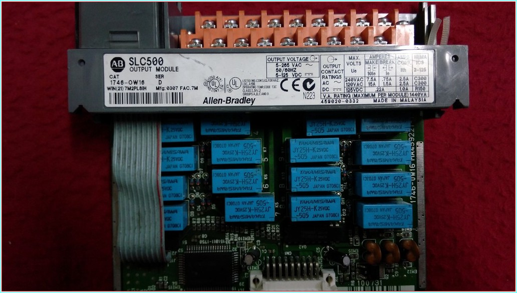 ALLEN BRADLEY SLC500 OUTPUT MODULE