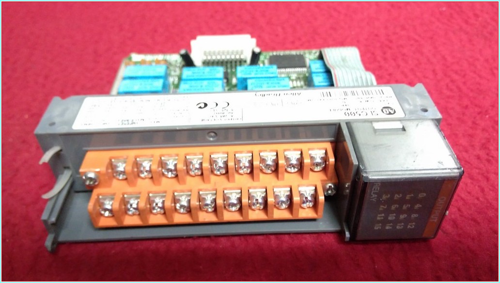 ALLEN BRADLEY SLC500 OUTPUT MODULE