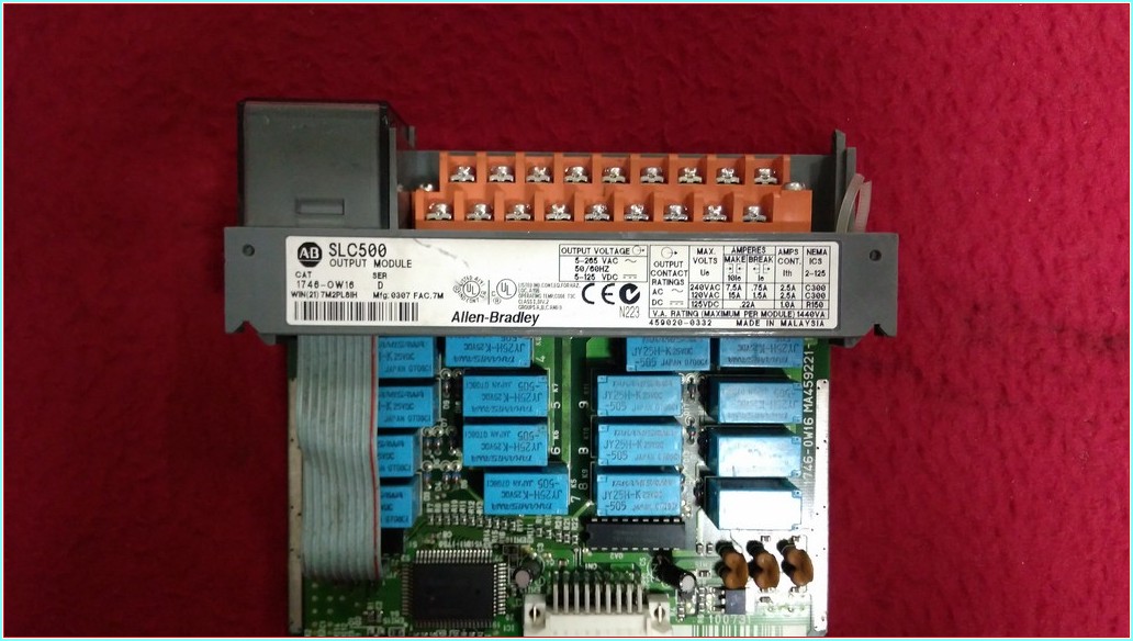 ALLEN BRADLEY SLC500 OUTPUT MODULE