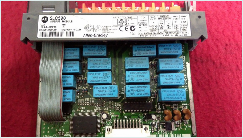 ALLEN BRADLEY SLC500 OUTPUT MODULE