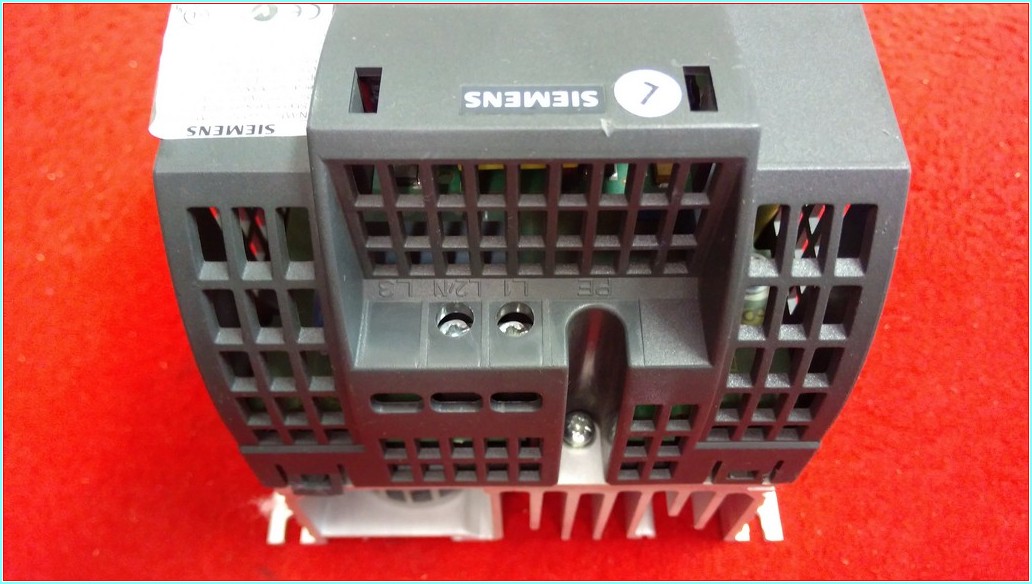 SIEMENS 6SL3211-0AB21-1UA1 1,1 KW 220V SÜRÜCÜ 