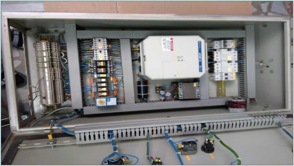 TELEMECANİQUE 1,5 KW TEPE LAMBALI PANOLU SÜRÜCÜ