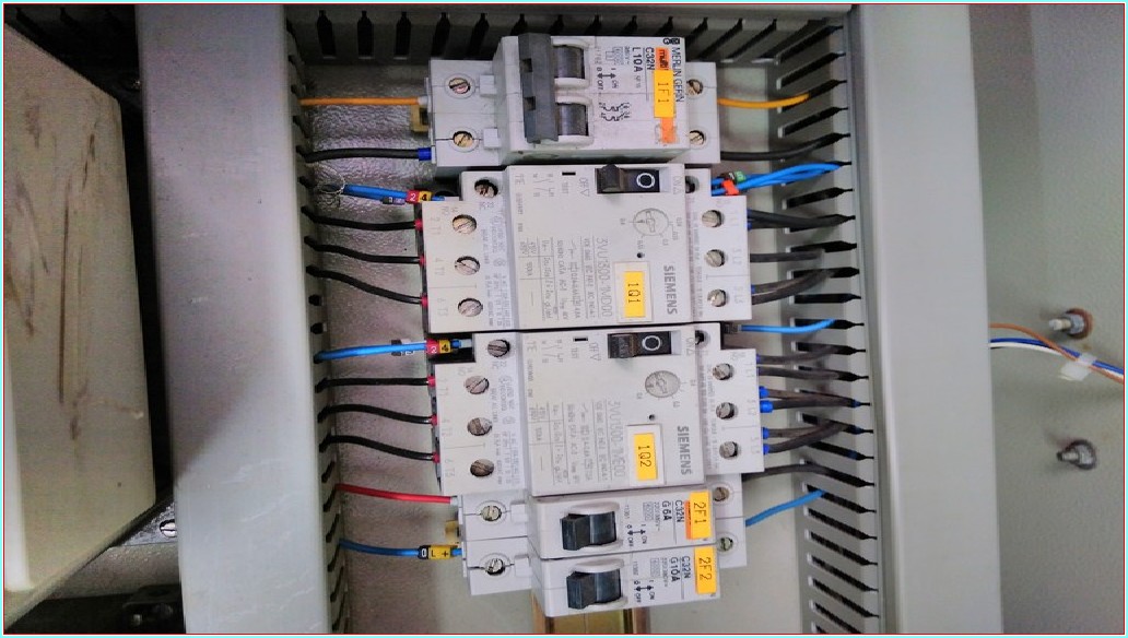 TELEMECANİQUE 1,5 KW TEPE LAMBALI PANOLU SÜRÜCÜ