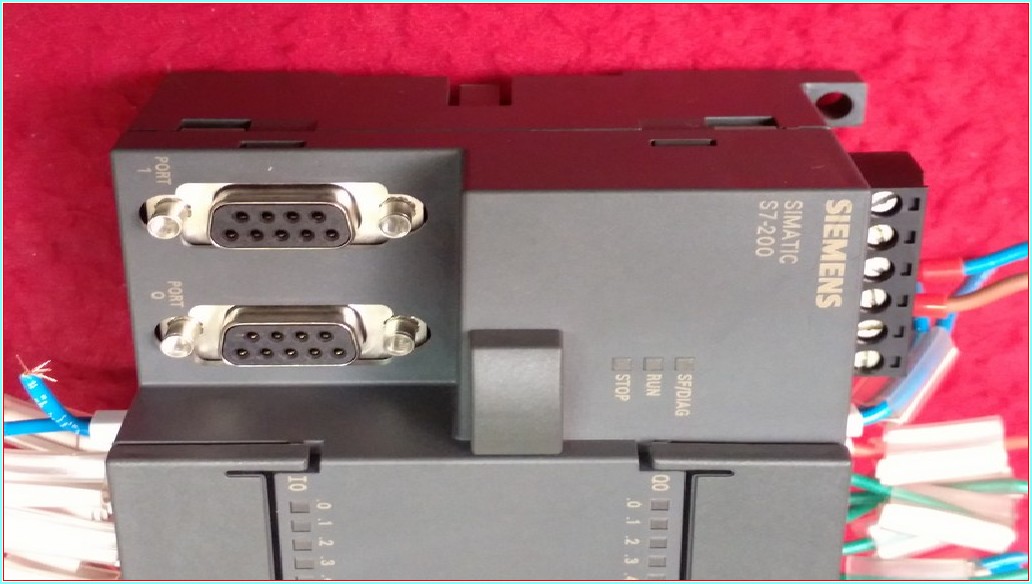 SIEMENS 6ES7 214-2AD23-0XB0 6ES7214-2AD23-0XB0 CPU 224XP DC-DC-DC SIMATIC S7-200 PLC