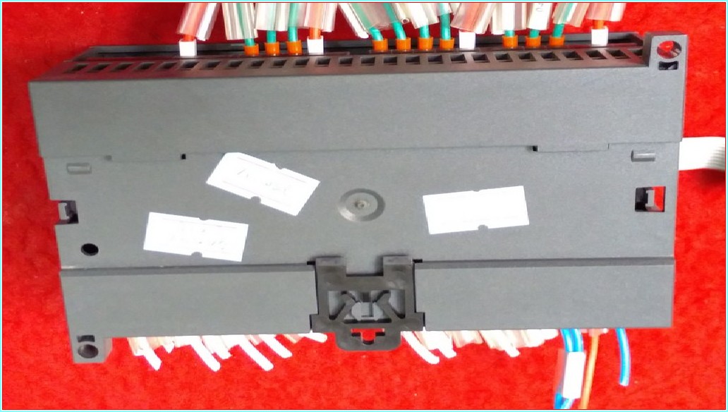 SIEMENS 6ES7 223-1PL22-0XA0 6ES7223-1PL22-0XA0 EM 223 DC-RELAY GENİŞLETME MODÜLÜ