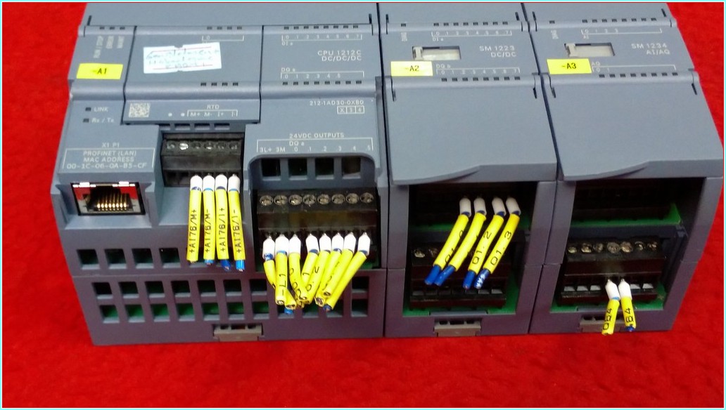 SIEMENS SIMATIC S7-1200 CPU 1212C DC-DC-DC 2 ADET EK MODÜL 1 ADET MEMORY KART 1 ADET HABERLEŞME MODÜLÜ TAM TAKIM PLC