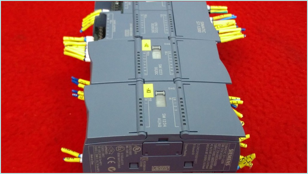 SIEMENS SIMATIC S7-1200 6ES7 212-1AD30-0XB0 CPU 1212C DC-DC-DC PLC