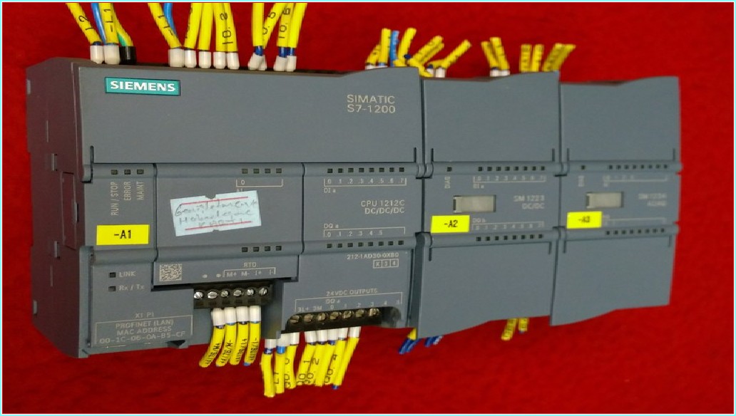 SIEMENS 6ES7 223-1BH30-0XB0 6ES7223-1BH30-0XB0 SM 1223 DC-DC PLC