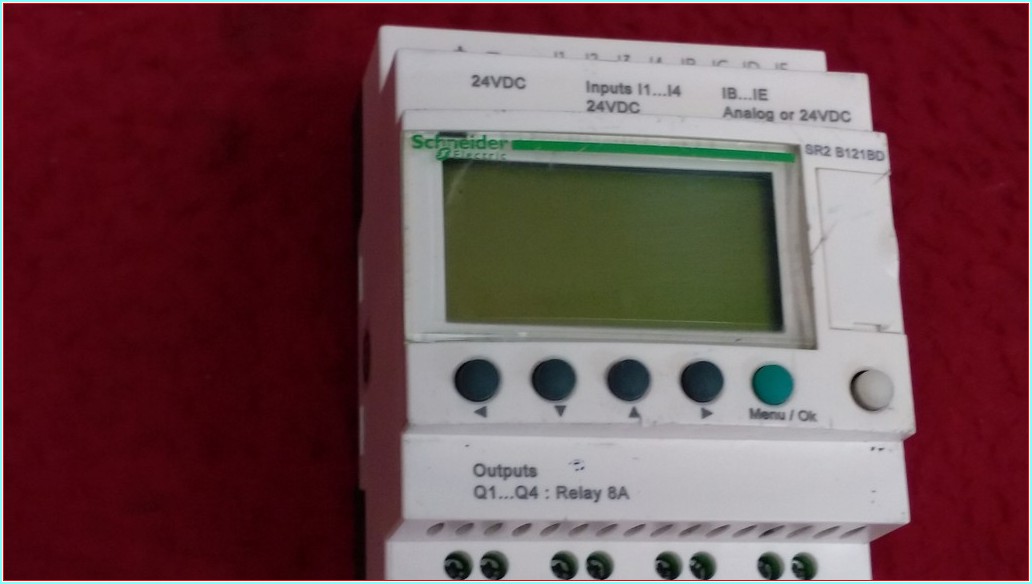 SCHNEİDER SR2 B121BD SR2B121BD ZELİO 24 VDC PLC