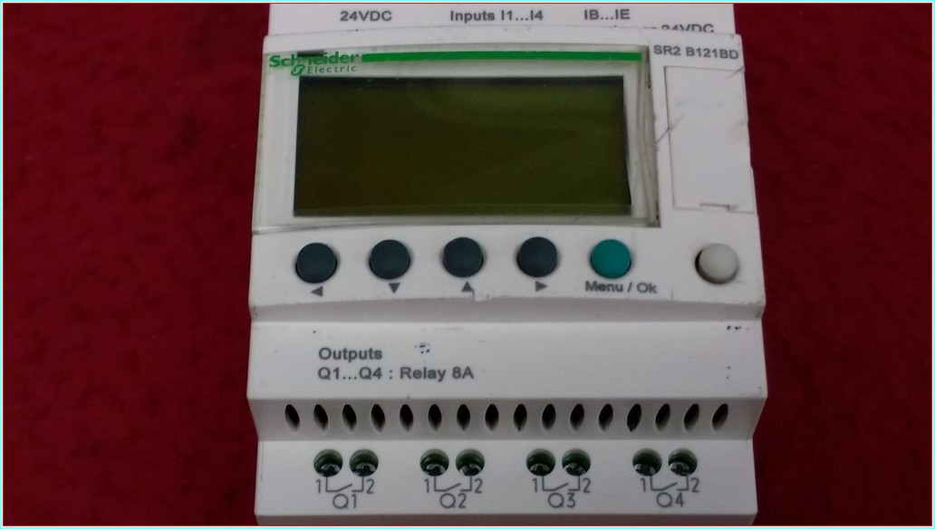 SCHNEİDER SR2 B121BD SR2B121BD ZELİO 24 VDC PLC