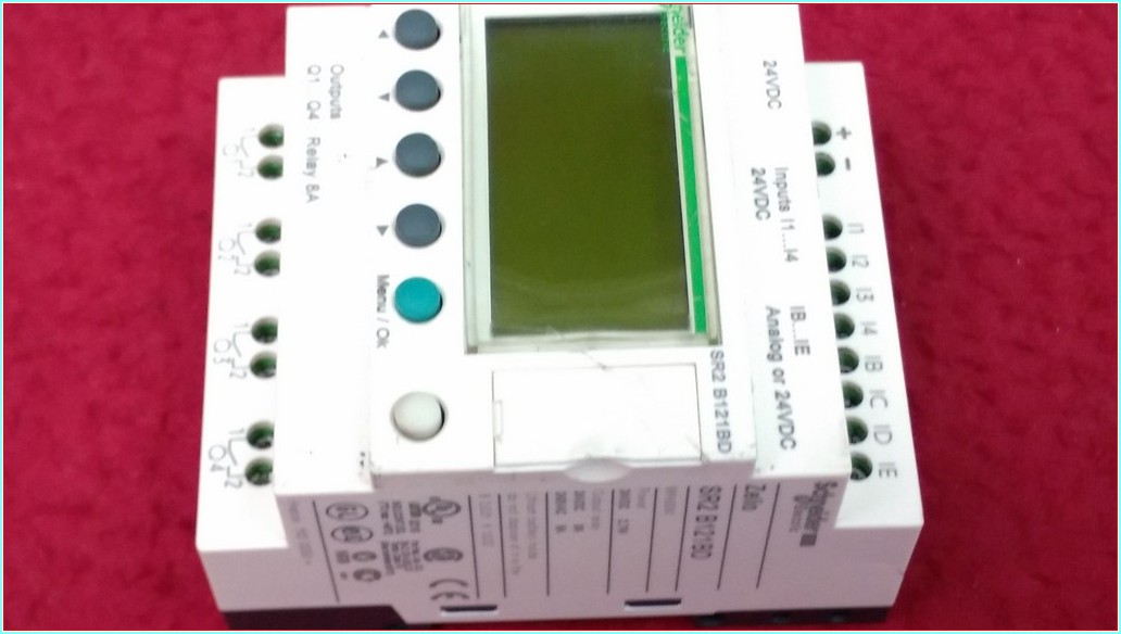 SCHNEİDER SR2 B121BD SR2B121BD ZELİO 24 VDC PLC