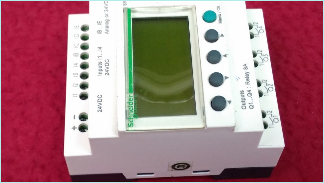 SCHNEİDER SR2 B121BD SR2B121BD ZELİO 24 VDC PLC